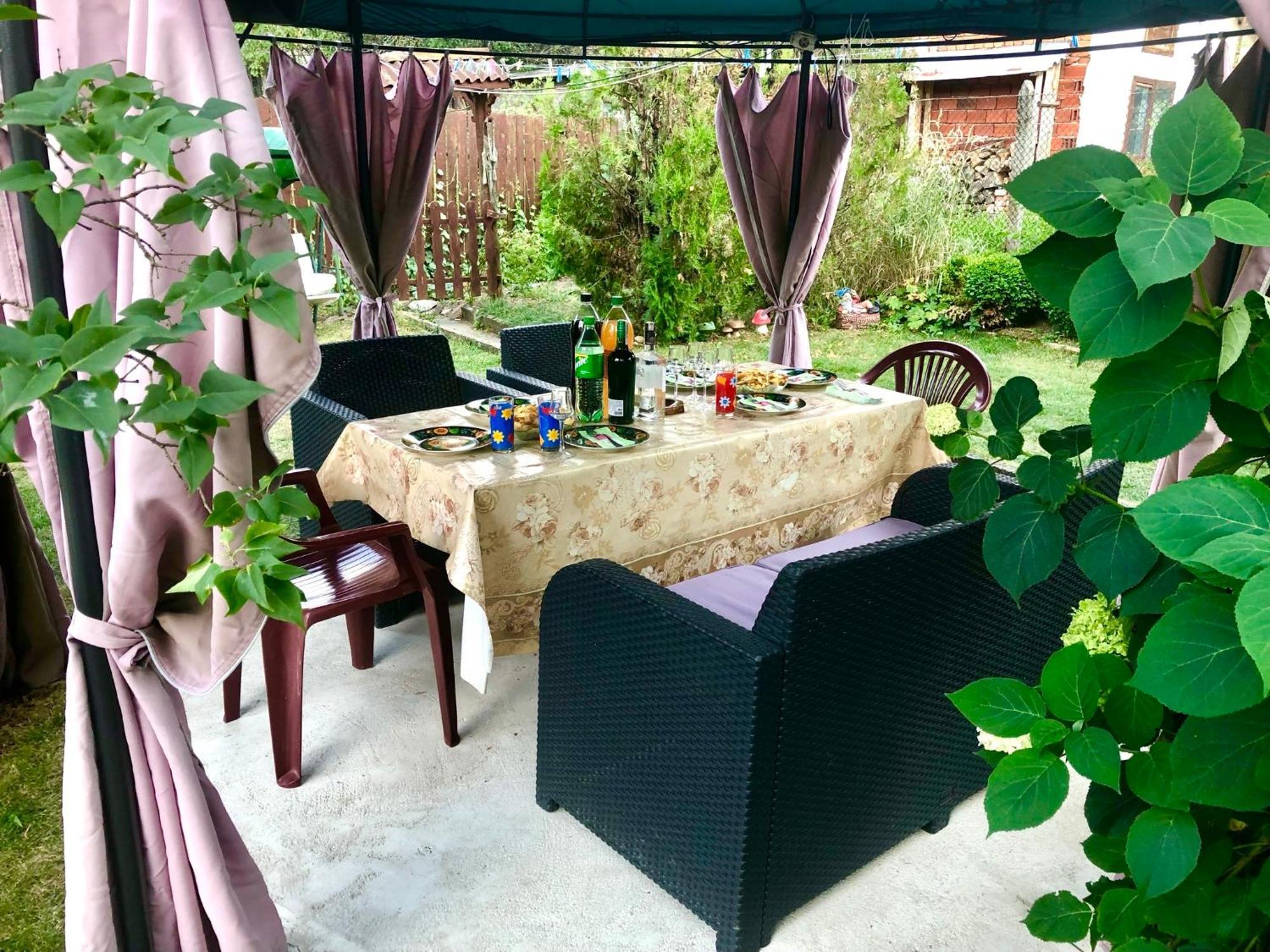 Niya Guest House Beli Iskar Exteriör bild